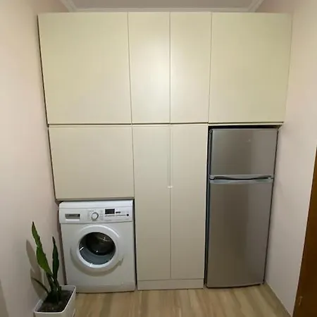 Lägenhet Mimosa's With Lovely Balcony Tirana