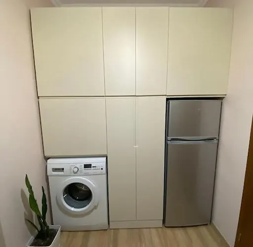 Lägenhet Mimosa's With Lovely Balcony Tirana