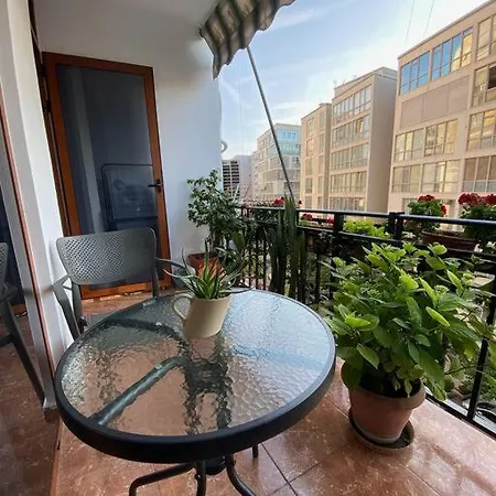 Lägenhet Mimosa's With Lovely Balcony Tirana