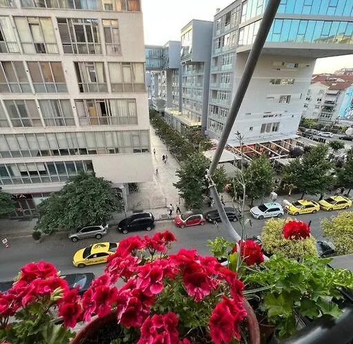 Appartamento Mimosa's With Lovely Balcony Tirana